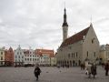 Tallinn, der Rathausmarkt mit dem historischen Rathaus - Estland