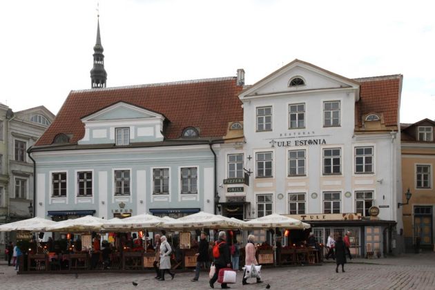 Tallinn - der Rathausmarkt, Fassaden an der westlichen Seite