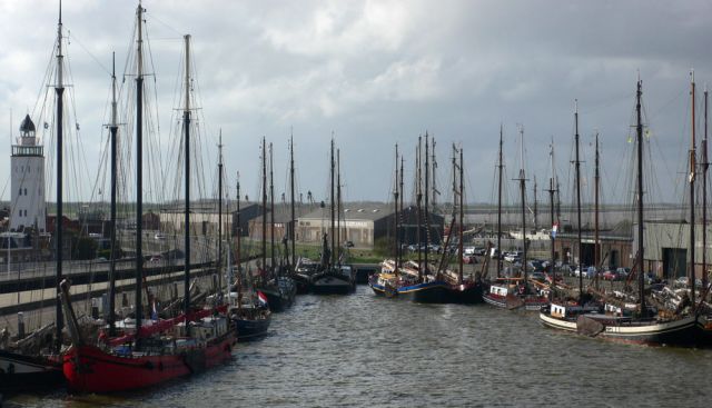 Traditions-Segler im Hafenbecken Dok - Harlingen, Friesland