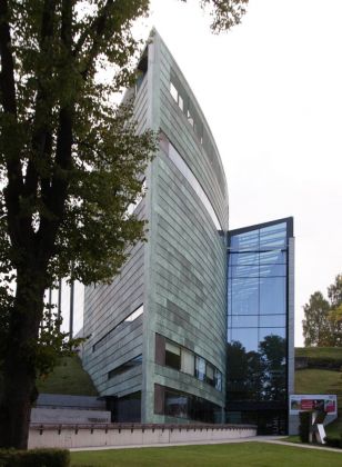 Das Estnische Kunstmuseum KUMU in Tallinn Kadriorg - Eesti kunstimuuseum