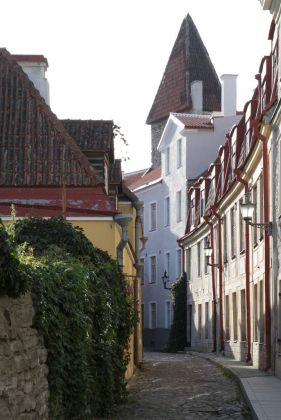 Gasse hinter der Tallinner Stadtmauer