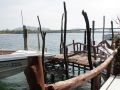Baan Saladan, Bootsanleger - im Hintergrund die Siri Lanta Bridge zwischen Lanta Yai und Lanta Noi
