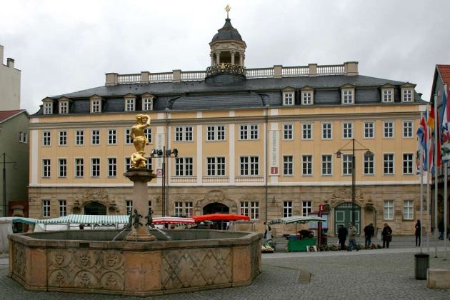 Eisenach - der Georgsbrunnen vor dem Stadtschloss am Markt