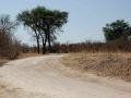 Auf einer Nebenstrasse im Caprivistreifen von Namibia auf dem Weg nach Botswana