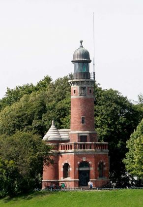 Leuchtfeuer Kiel, Holtenauer Schleusen Nordseite, roter Backsteinturm - Kieler Förde