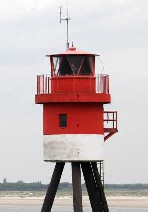 Insel Borkum - Dreibeinbake Fischerbalje am Kopf des Borkumer Leitdamms, fünfzehn Meter hohes Orientierungsfeuer seit 1961