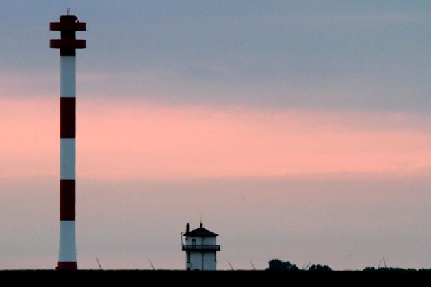 Alter Leuchtturm Balje und neues Oberfeuer - Niederelbe nahe der Ostemündung