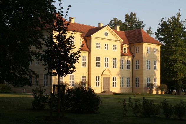 Die Schlossinsel Mirow in der Mecklenburger Kleinseeplatte - das  1749 bis 1752 erbaute Mirower Schloss