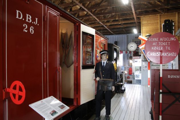 Der erhalten gebliebene Postwagen D.B.J. 26 - Bornholms Eisenbahnmuseum in Nexø