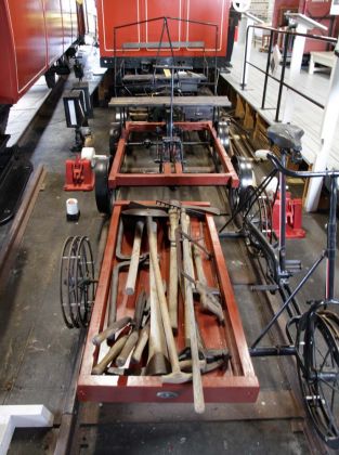 Ein Werkzeugwageen und eine handbetriebene Draisine - Bornholms Eisenbahnmuseum in Nexø