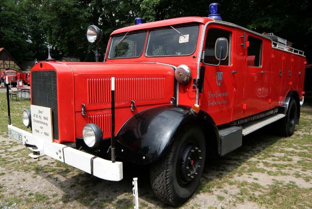 Emil – Mercedes-Benz LF 25, Baujahr 1942 der Freiwilligen Feuerwehr Neustadt am Rübenberge.