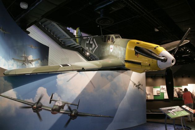 Messerschmitt Bf 109 E-3 - zusammen gestellt aus spanischer HA-1112 und original Daimler-Benz DB 601 Maschine einer Schweizer Bf 109 - Museum of Flight, Seattle, USA