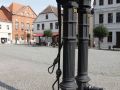 Alte Pumpen am historischen Rathaus in Tangermünde