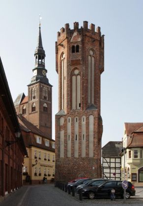 Der Turm der St. Stephanskirche und der Eeulenturm am Hünerdorfer Tor - Tangermünde