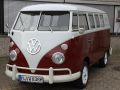 Ein perfekt restaurierter Volkswagen-Kleinbus T 1 vor der VW-Bullihalle in Hannover-Linden