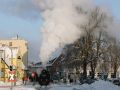 Die Mecklenburgische Bäderbahn Molli im Winter - der Dampfzug mit der Lok 99 2331-9 auf dem Alexandrinenplatz in Bad Doberan
