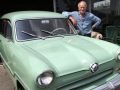 Automuseum Braunschweig - der Inhaber Jürgen Kolle an einem perfekt restaurierten Ford Taunus 15 M von 1955