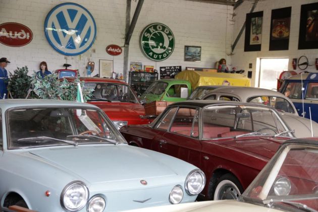 Ein Blick in den rechten Abschnitt der grossen Halle des Automuseums Braunschweig Ein Blick in den rechten Abschnitt der grossen Halle des Automuseums Braunschweig