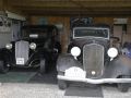 Links der HANKO ‚Rheingold‘ und rechts der nahezu baugleiche Plymouth Six des Baujahres 1934 - Automuseum Braunschweig 