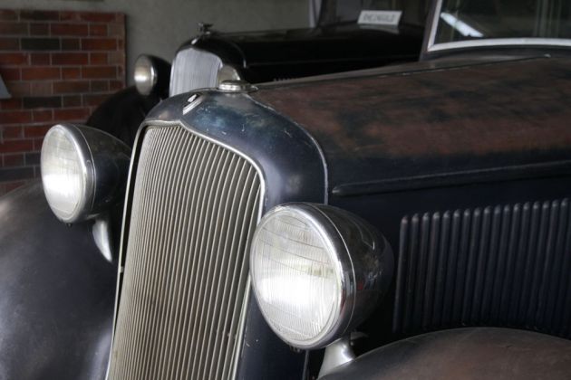 Die Vorderwagen mit Kühler des Plymouth Six sowie des HANKO‚'Rheingold‘ - Automuseum Braunschweig Die Vorderwagen mit Kühler des Plymouth Six sowie des HANKO‚'Rheingold‘ - Automuseum Braunschweig