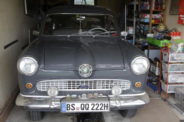 Eine Ford Taunus 12 M Limousine vom Typ 'Weltkugel' - Automuseum Braunschweig Eine Ford Taunus 12 M Limousine vom Typ 'Weltkugel' - Automuseum Braunschweig