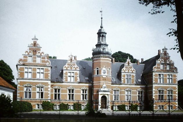Das Schloßgebäude von Klintholm im holländischen Renaissancestil aus dem Jahre 1875 - Gut Klintholm, Klintholm Gods