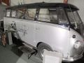 Der Volkswagen T 1 Sambabus des  Baujahres 1956 als erste mobile High-Tech Radiostation der USA