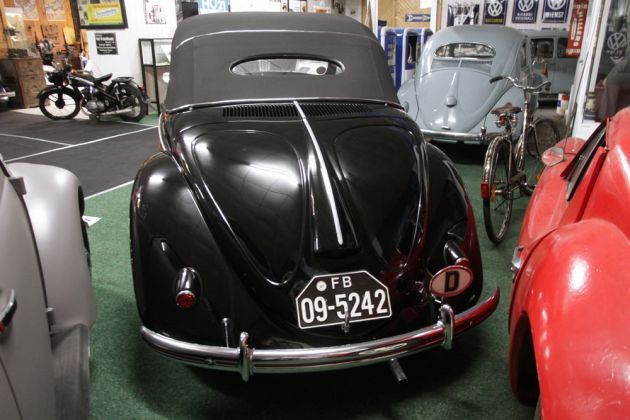 Die Heckansicht des Hebmüller Cabriolet Nr. 5, das älteste noch existierende Hebmüller-Modell von 1949 - nur 696 wurden insgesamt gebaut Die Heckansicht des Hebmüller Cabriolet Nr. 5, das älteste noch existierende Hebmüller-Modell von 1949 - nur 696 wurden insgesamt gebaut
