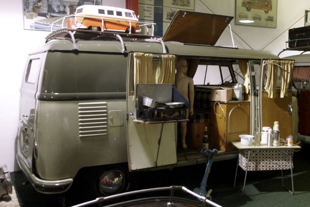 Volkswagen Transporter T 1 - einer der ersten VW-Transporter, der bei Westfalia mit fest eingebauter Camping-Ausstattung gefertigt wurde Volkswagen Transporter T 1 - einer der ersten VW-Transporter, der bei Westfalia mit fest eingebauter Camping-Ausstattung gefertigt wurde