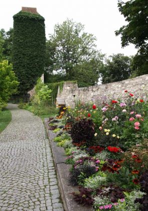 Bad Langensalza - der Nordturm mit der historischen Stadtmauer am Arboretum