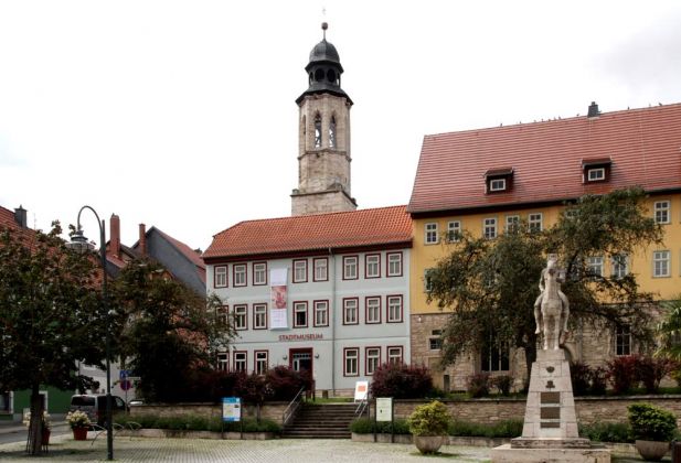 Bad Langensalza - der Augustinerplatz mit dem Stadtmuseum im Augustinerkloster Bad Langensalza - der Augustinerplatz mit dem Stadtmuseum im Augustinerkloster