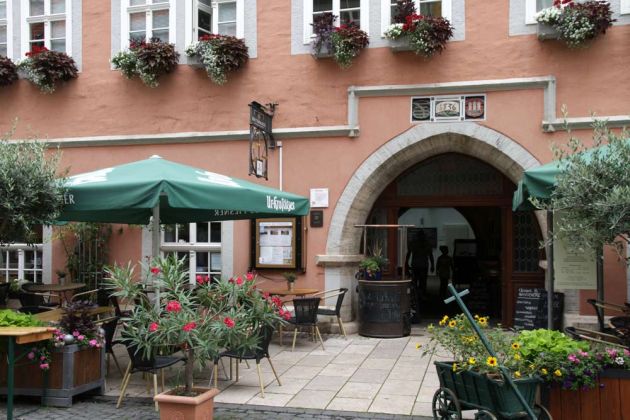 Bad Langensalza - historisches Lokal in der Fussgängerzone Mühlhauser Strasse Bad Langensalza - historisches Lokal in der Fussgängerzone Mühlhauser Strasse