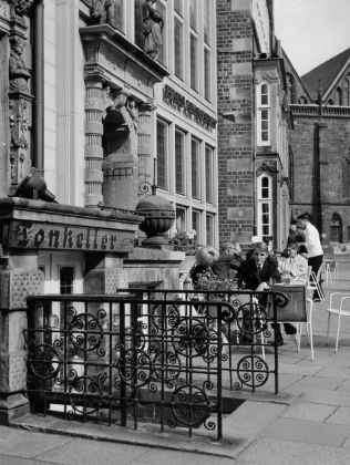 Bremen 1963 - Strassencafé an der Nordseite des Marktplatzes Bremen 1963 - Strassencafé an der Nordseite des Marktplatzes