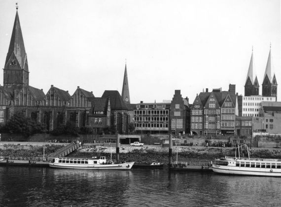 Bremen 1963 - die Schlachte, das Weserufer an  der Bremer Altstadt