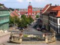 Gotha - der Schlossberg und der Hauptmarkt mit dem historischen Rathaus 