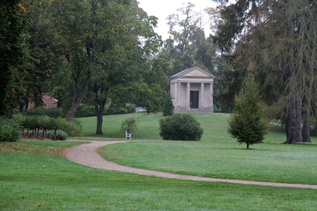 Residenzstadt Neustrelitz - der Luisentempel im Schlosspark Residenzstadt Neustrelitz - der Luisentempel im Schlosspark