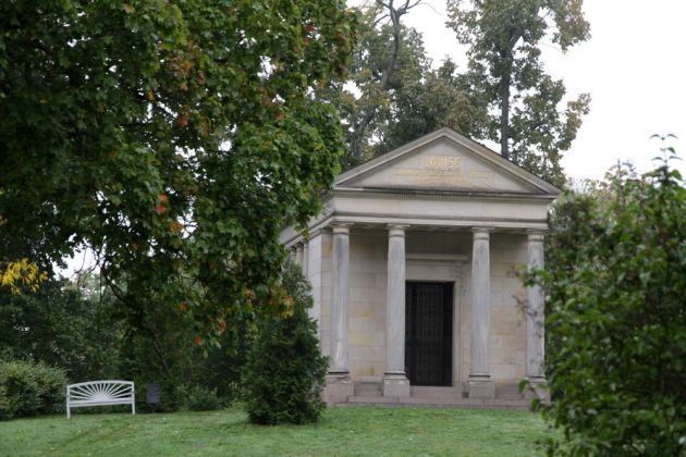 Residenzstadt Neustrelitz - der Luisentempel im Schlosspark Residenzstadt Neustrelitz - der Luisentempel im Schlosspark