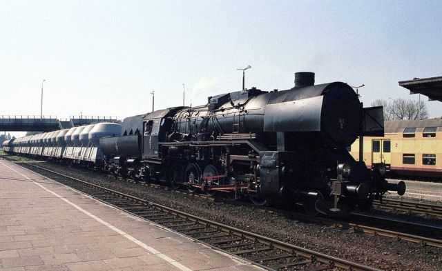 Die Dampflok Ty 3-2 mit einem Güterzug im Bahnhof Wolsztyn, Großpolen