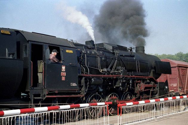 Die Dampflok Ty 3-2 rangiert einen Güterzug im Bahnhof von Wolsztyn