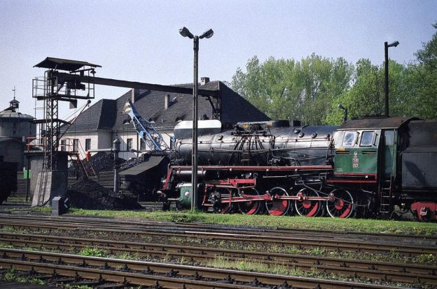 Eine Dampflokomotive der Bauart Ty 1 am Kohle-Bansen - Bahnbetriebswerk Wolsztyn