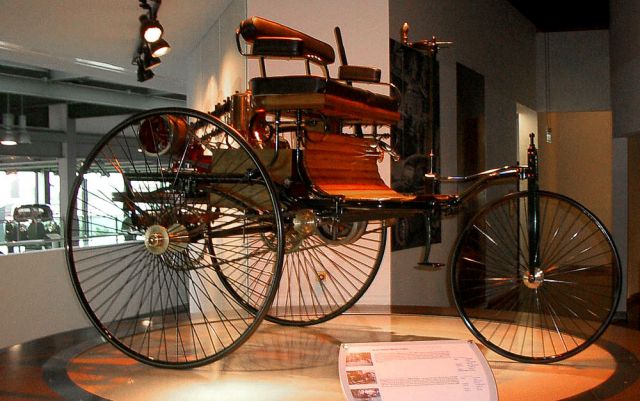 Benz Patent Motorwagen 1886 - Nachbau im Zeithaus der Autostadt Wolfsburg