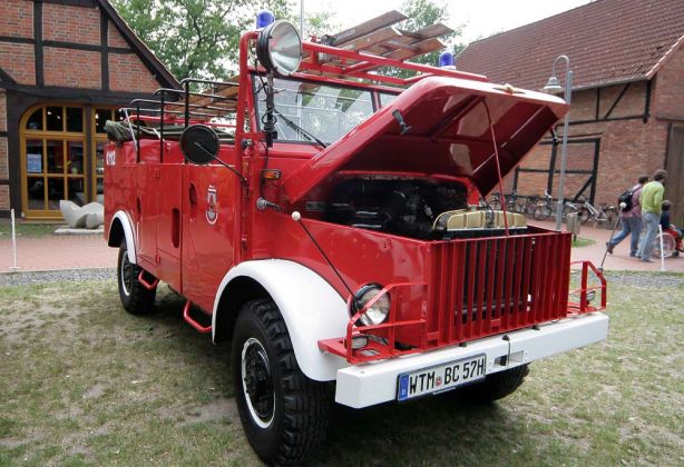 Borgward 2000 AO, Bauzeit 1955 bis 1961 - Mannschaftstransport-Geländewagen mit Sechszylinder-Viertakt-Ottomotor, 2,3 Litern Hubraum, 82 PS Borgward 2000 AO, Bauzeit 1955 bis 1961 - Mannschaftstransport-Geländewagen mit Sechszylinder-Viertakt-Ottomotor, 2,3 Litern Hubraum, 82 PS