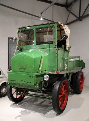 Ein Hansa-Lloyd Elektro-Schlepper Typ DL 5 des Baujahres 1935 - Deutsches Technikmuseum Berlin Ein Hansa-Lloyd Elektro-Schlepper Typ DL 5 des Baujahres 1935 - Deutsches Technikmuseum Berlin