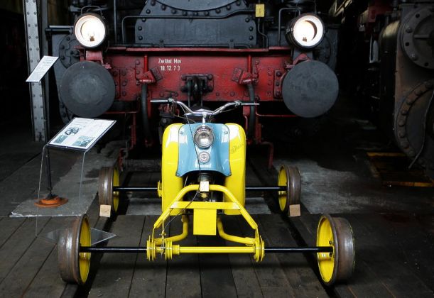 Das Eisenbahnmuseum Schwarzenberg im Erzgebirge - eine Moped-Draisine im Heizhaus