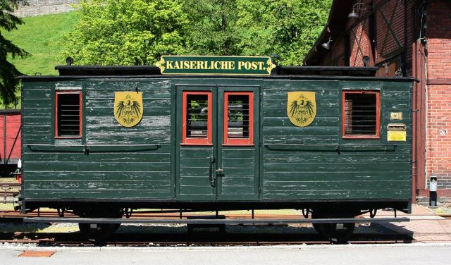 Das Sächsische Schmalspurbahn-Museum Rittersgrün - der Kaiserliche Postwagen K 1700 des Baujahres 1892