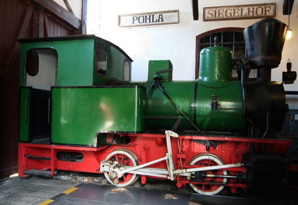 Das Sächsische Schmalspurbahn-Museum Rittersgrün - die Dampflok O & K 1162 'Laubfrosch' von 1903 im Lokschuppen