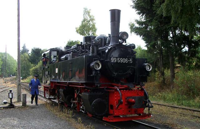 Harzer Schmalspur Bahnen - Rangierfahrt der Mallet-Dampflok 99 5906 in Harzgerode
