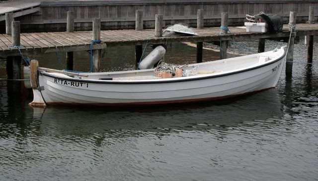 Klintholm Havn - Fischerboot im größten Fischerei- und Yachthafen der dänischen Ostsee-Insel Møn