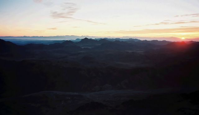 Mosesberg, Mt. Sinai - der Sonnenaufgang um 6 Uhr auf dem Gipfel des Berges Sinai