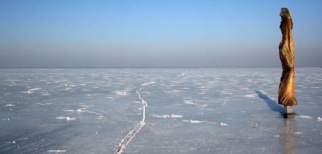 Das Steinhuder Meer im Winter - brüchiges Eis vor der Steinhuder Promenade